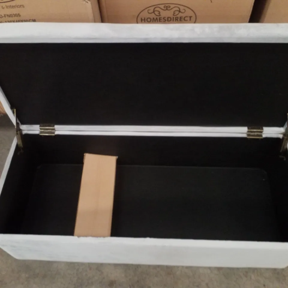 BRAND NEW BOXED HOMESDIRECT365 LIGHT GREY STORAGE OTTOMAN 