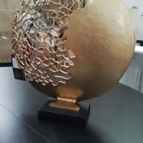BOXED BORRERO ROUND SCULPTURE