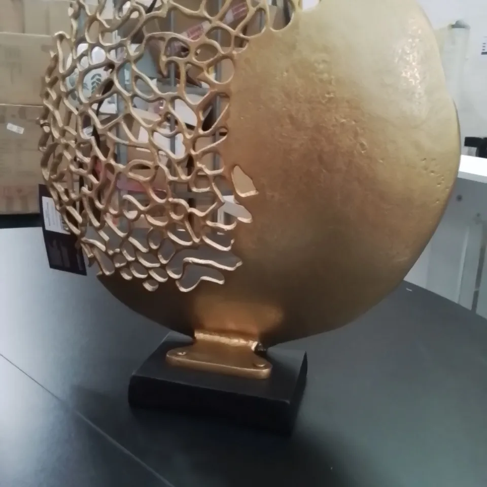 BOXED BORRERO ROUND SCULPTURE 