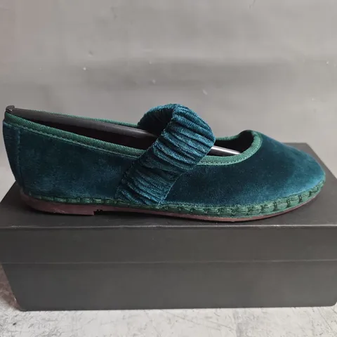 BOXED PAIR OF FLABELUS LEONOR SHOES IN GREEN - SIZE 38