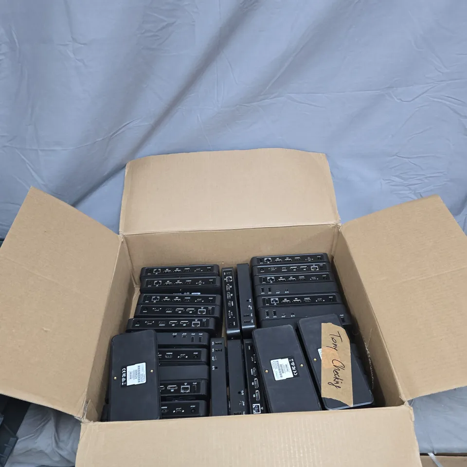 BOX OF APPROXIMATELY 30 TARGUS USB DOCKS