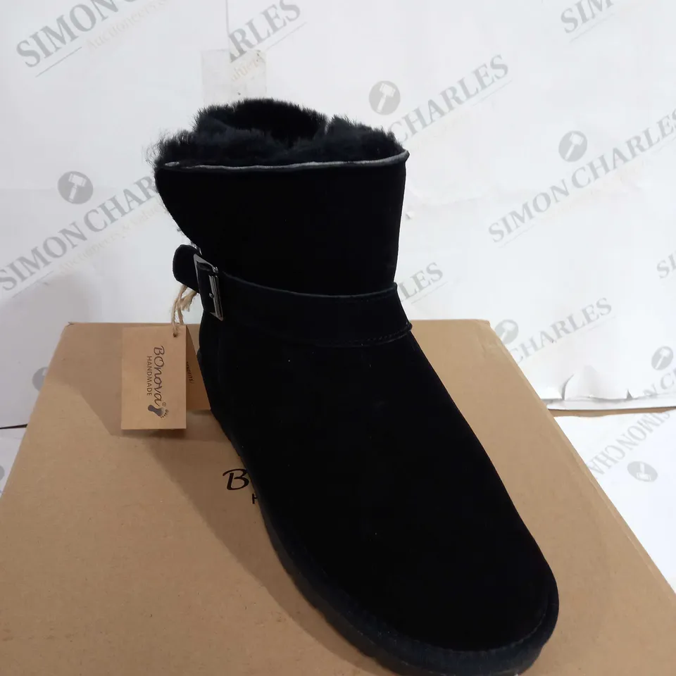 BOXED BONOVA HANDMADE SHEEP SKIN MID BLACK BOOS - SIZE 6