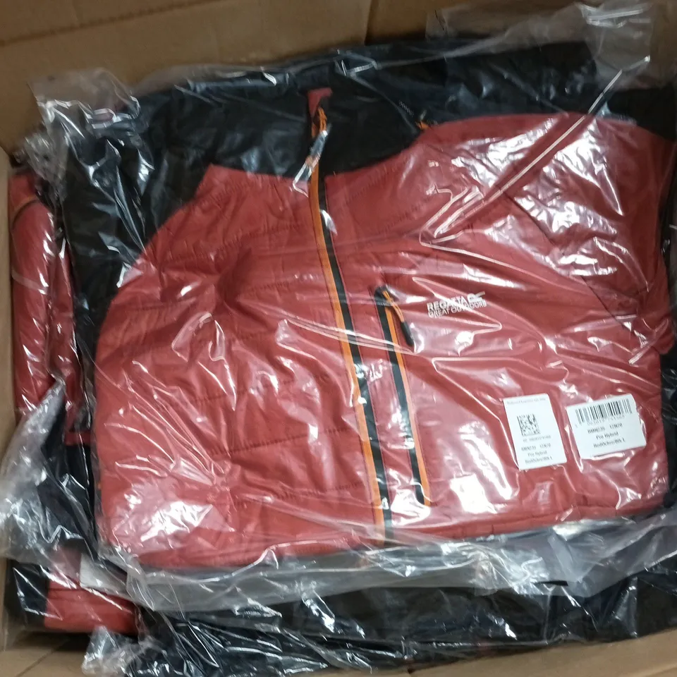APPROXIMATELY 40 ASSORTED BRAND NEW REGATTA CLOTHING ITEMS IN VARIOUS SIZES, STYLES & COLOURS TO INCLUDE PRO HYBRID JACKET, ALDTHORN JACKET, ETC