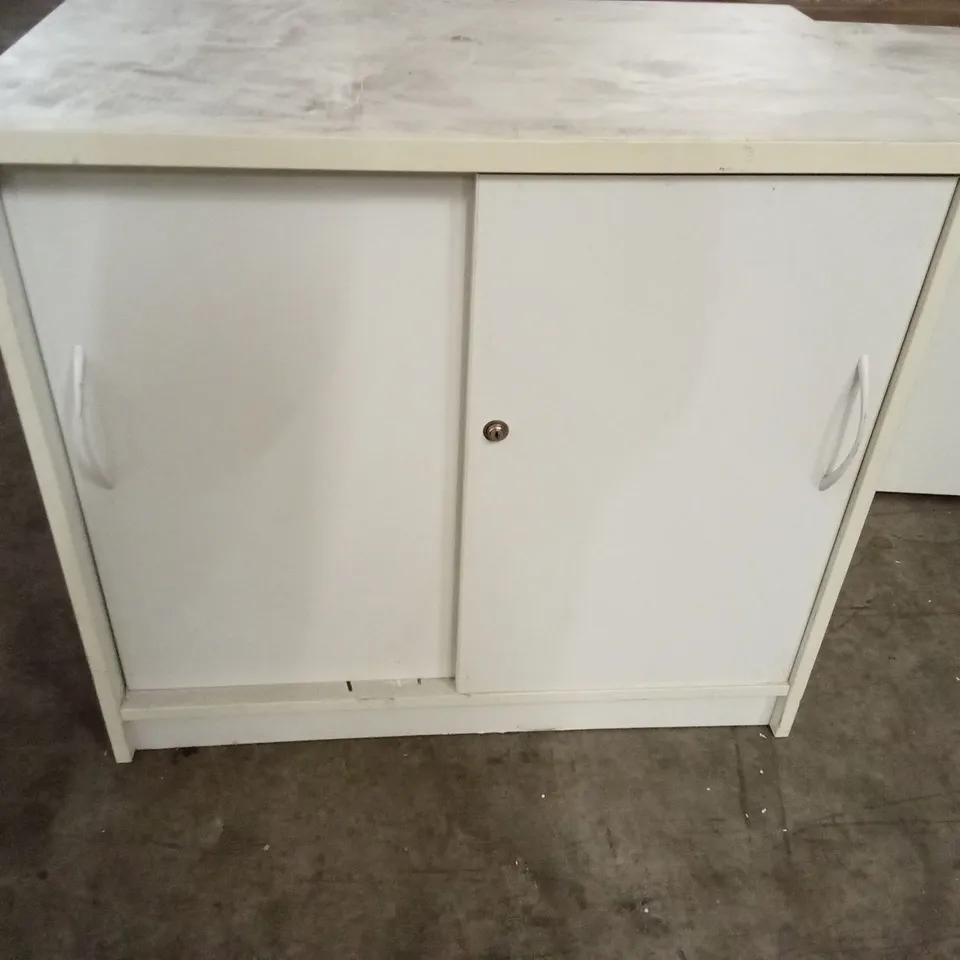 SIDE TABLE IN WHITE WITH SLIDING DOORS