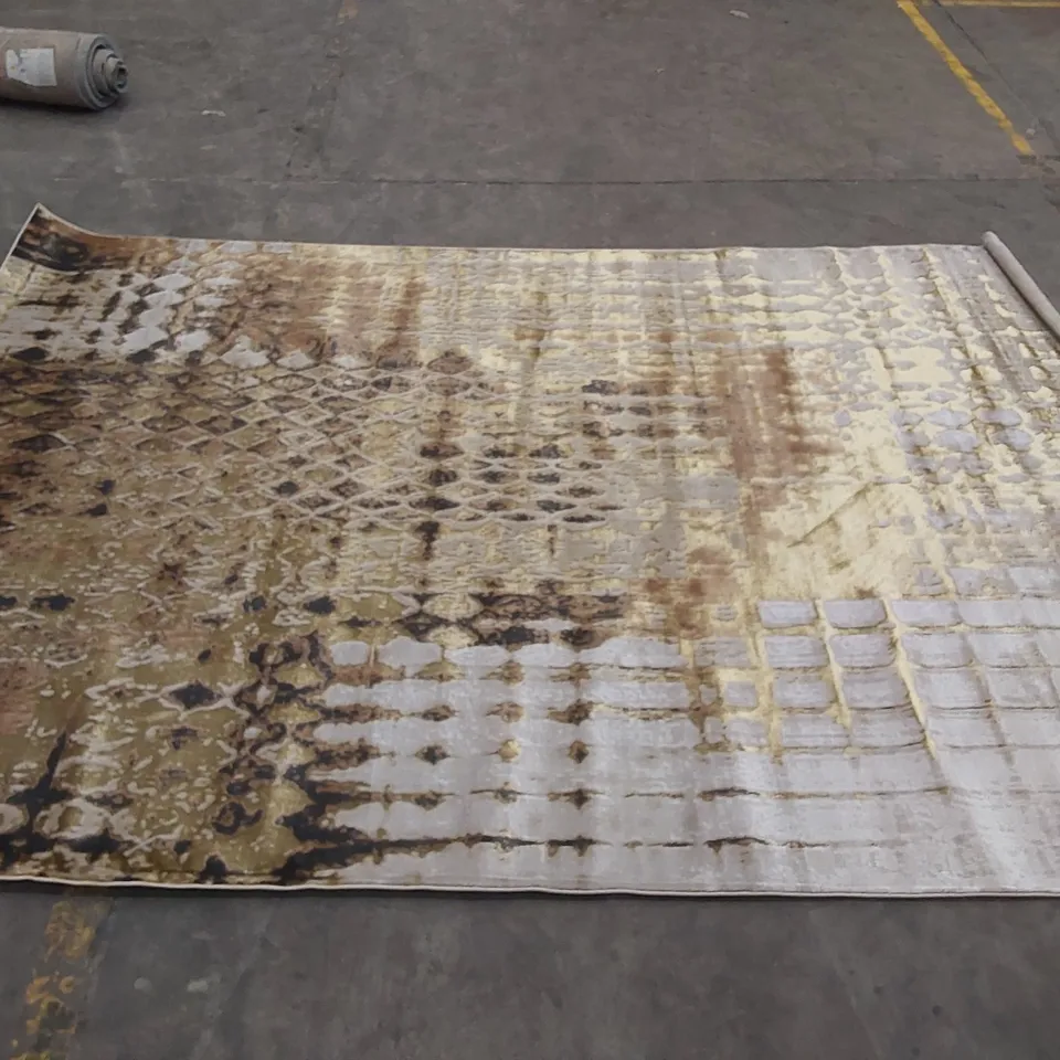 KINSLOW BRONZE RUG // SIZE: 240 X 340cm