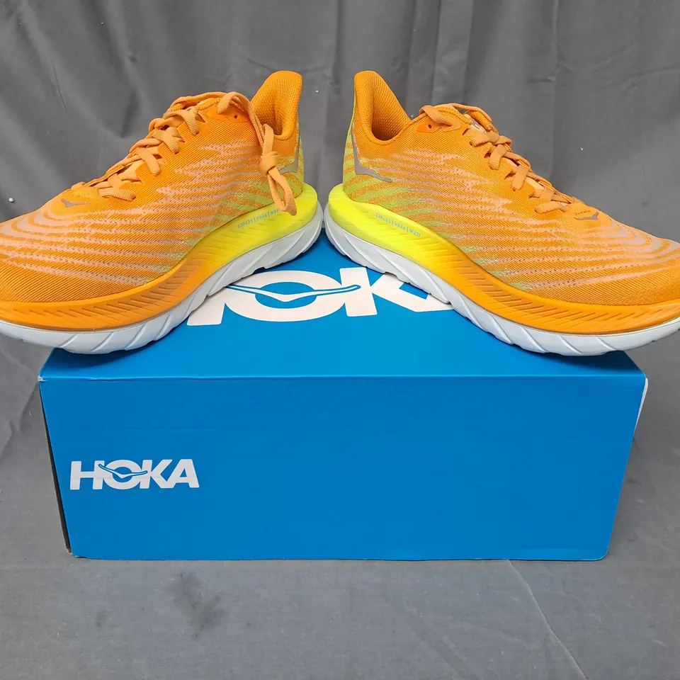 BOXED PAIR OF HOKA M MACH 5 SHOES IN ORANGE/YELLOW UK SIZE 10