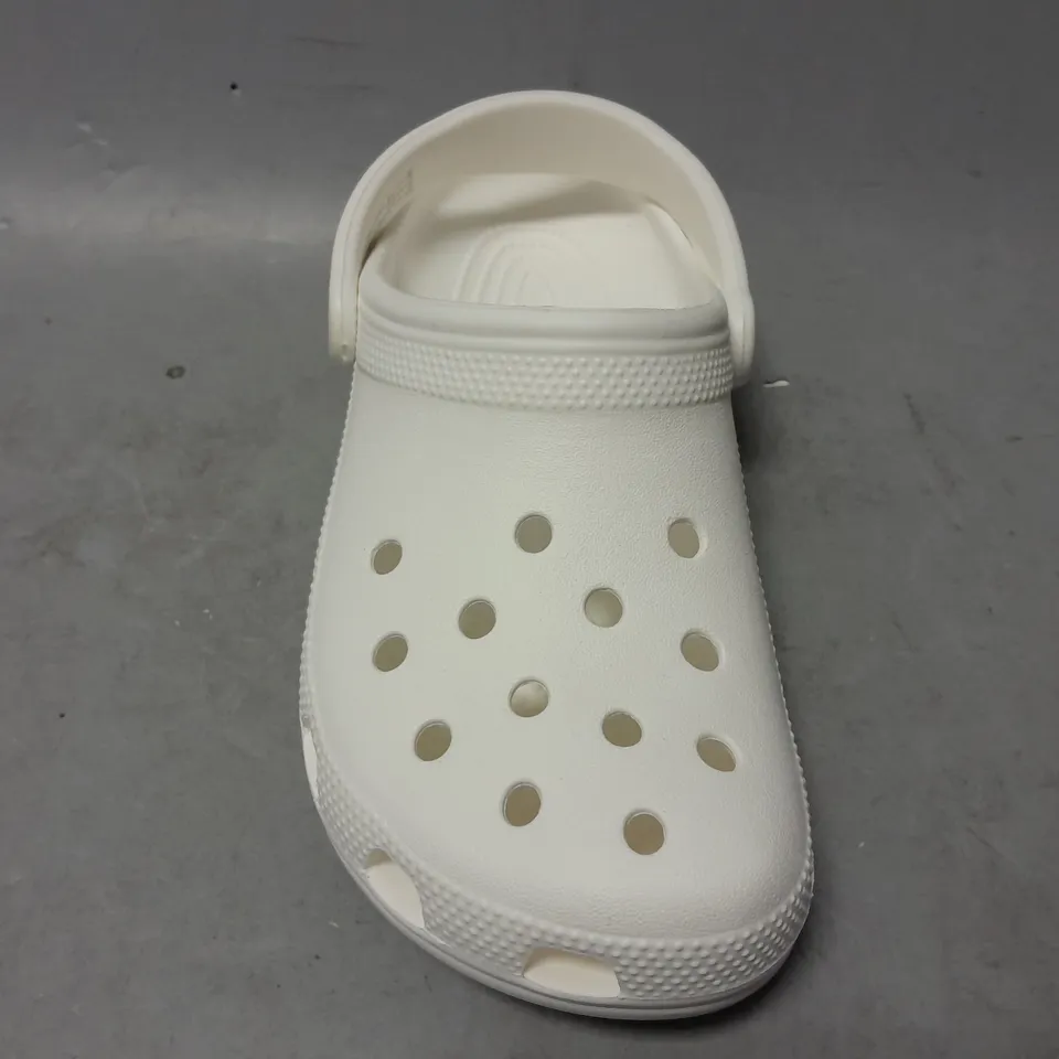 PAIR OF CROCS CLASSIC IN WHITE - UK M4/W5