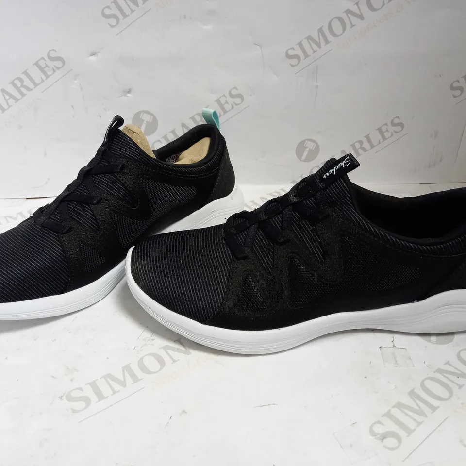 SKECHERS ENVY MESH FLAT GORE BUNGEE BLACK TRAINERS - UK SIZE 3.5