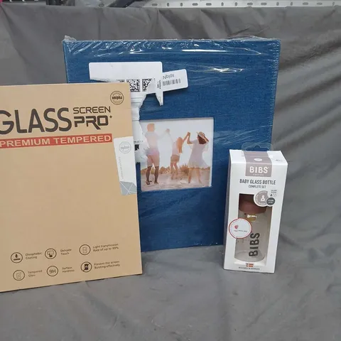 APPROXIMATELY 15 HOUSEHOLD ITEMS TO INCLUDE A PHOTO ALBUM, TABLET SCREEN PROTECTOR AND A GLASS BABY BOTTLE