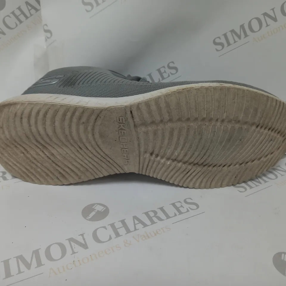 PAIR OF SKECHERS LITE-WEIGHT MEMORY FOAM TRAINERS GREY UK SIZE 10