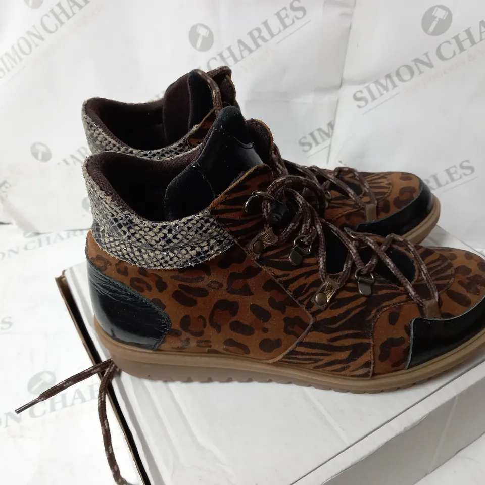 ANIMAL PRINT SHOES BROWN SIZE 6