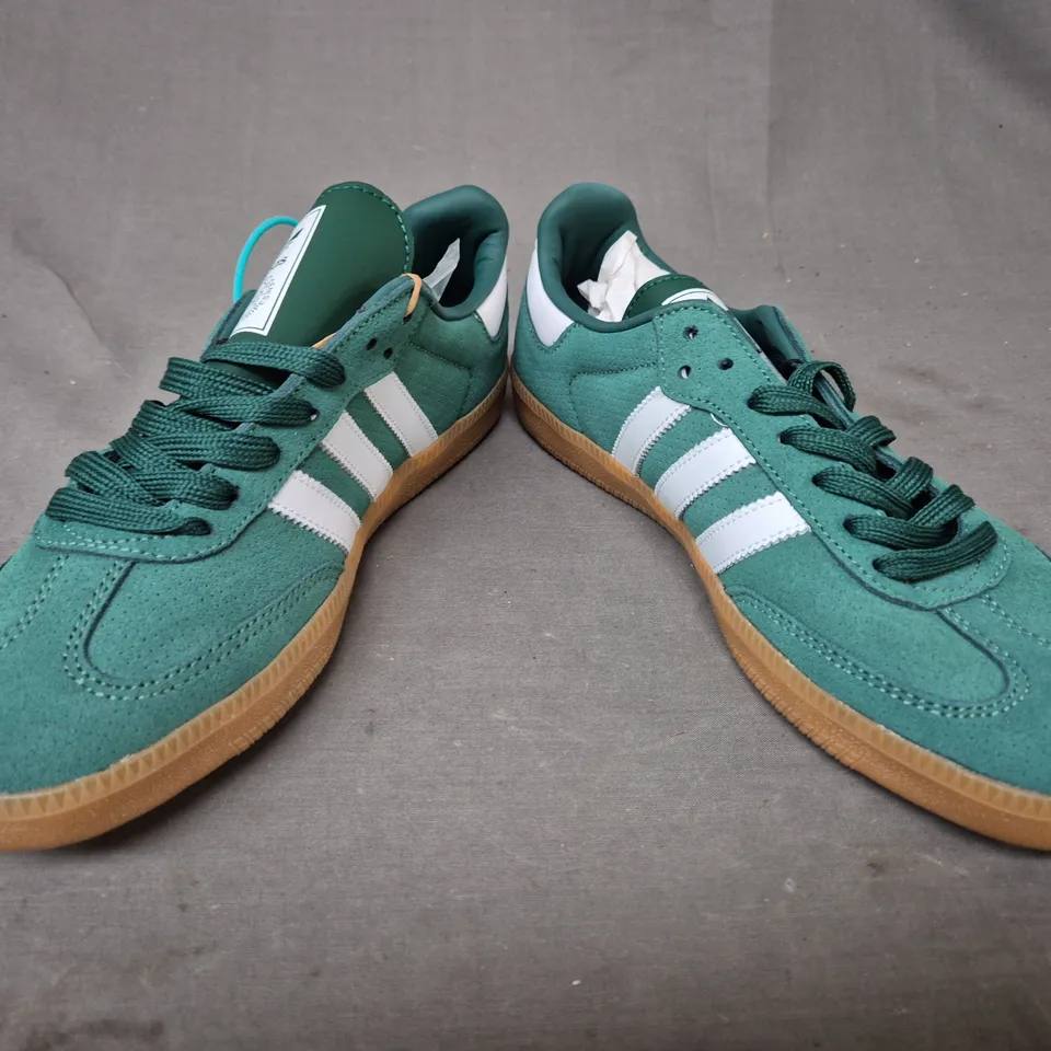 PAIR OF ADIDAS SAMBA SHOES IN GREEN/WHITE UK SIZE 6.5