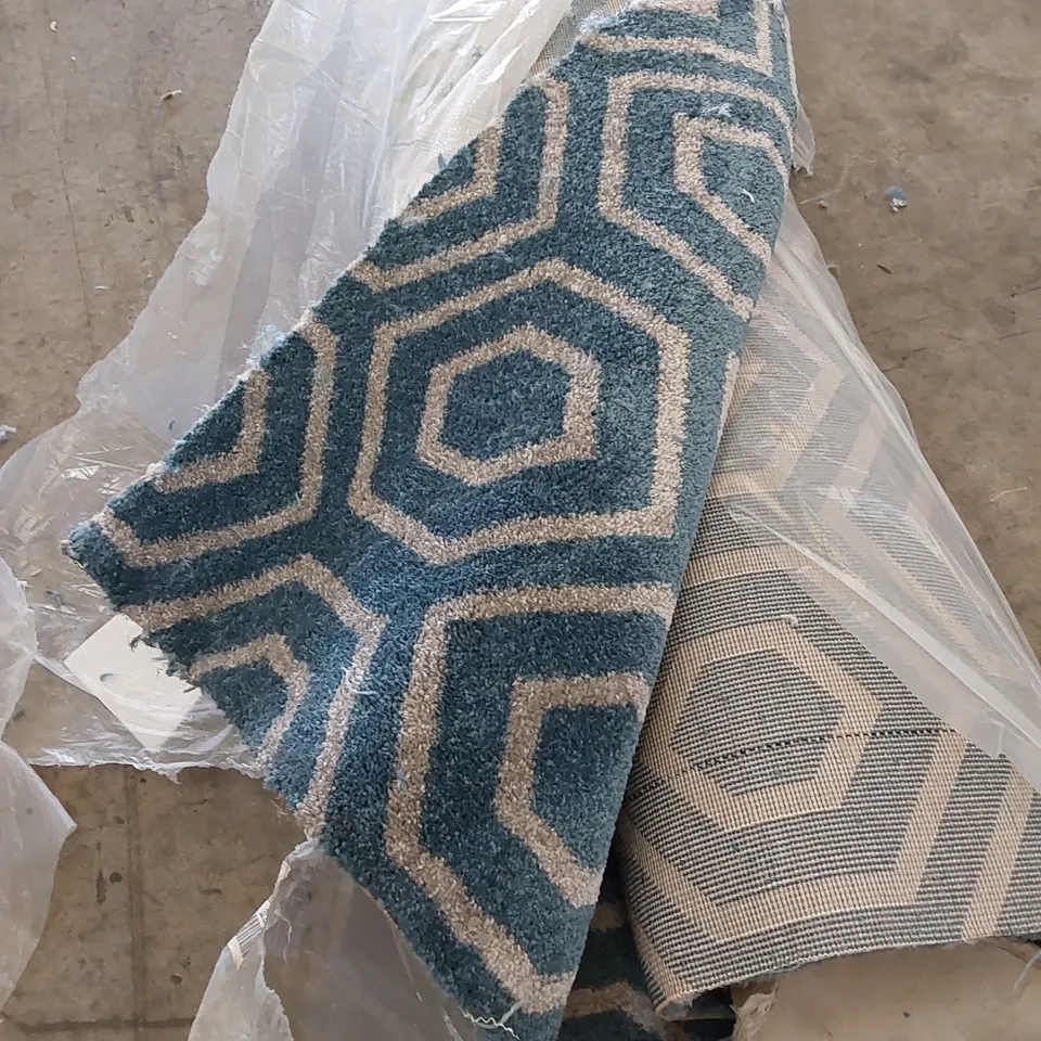 ROLL OF QUALITY CONDO HEXAGON ZINC CARPET // SIZE: APPROXIMATELY 4 X 3.5m