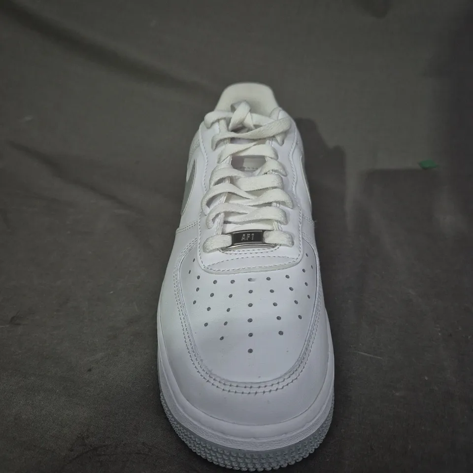 PAIR OF NIKE AIR FORCE 1 LOW 07 - LIGHT SMOKE GREY - UK SIZE 7 