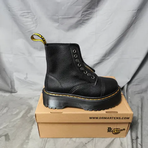 BOXED PAIR OF DR MARTENS SINCLAIR WILDHORSE BOOTS IN BLACK - UK 5.5