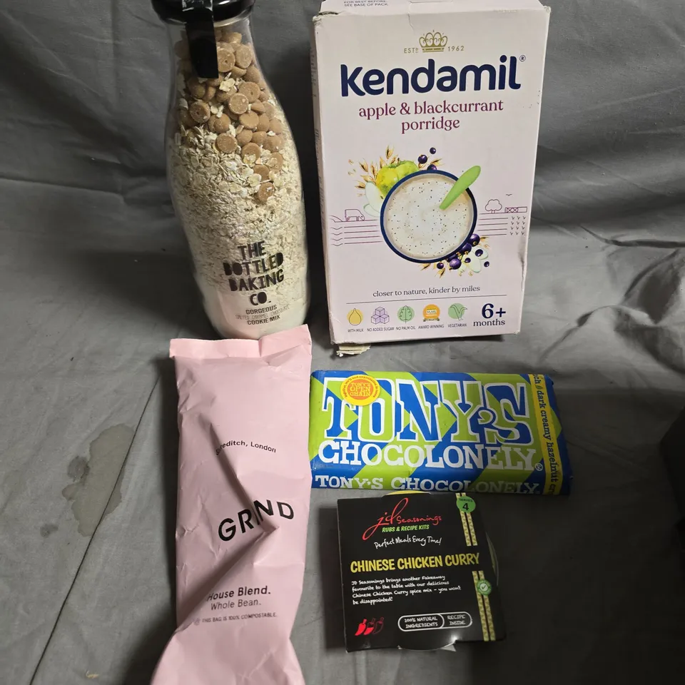 APPROXIMATELY 10 ASSORTED FOOD/DRINK PRODUCTS TO INCLUDE KENDAMIL PORRIDGE, GRIND COFFEE, RIBENA DRINK ETC 