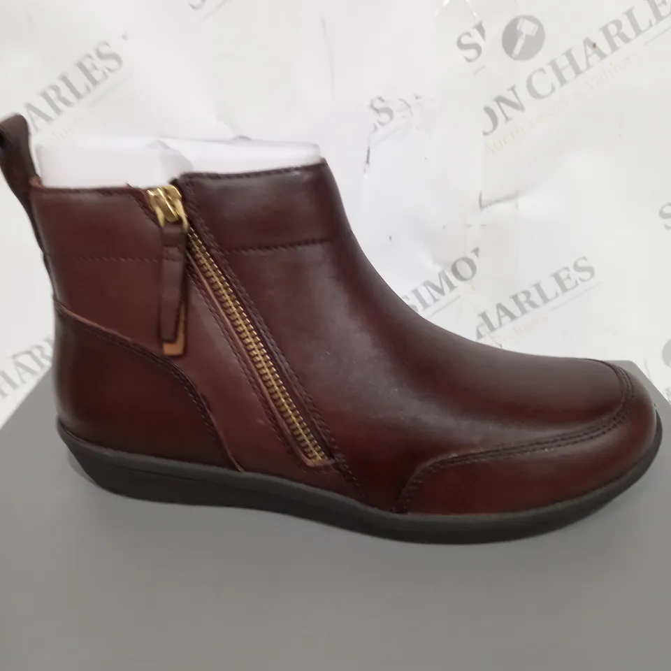 VIONIC LOIS BROWN ANKLE BOOTS - UK SIZE 3