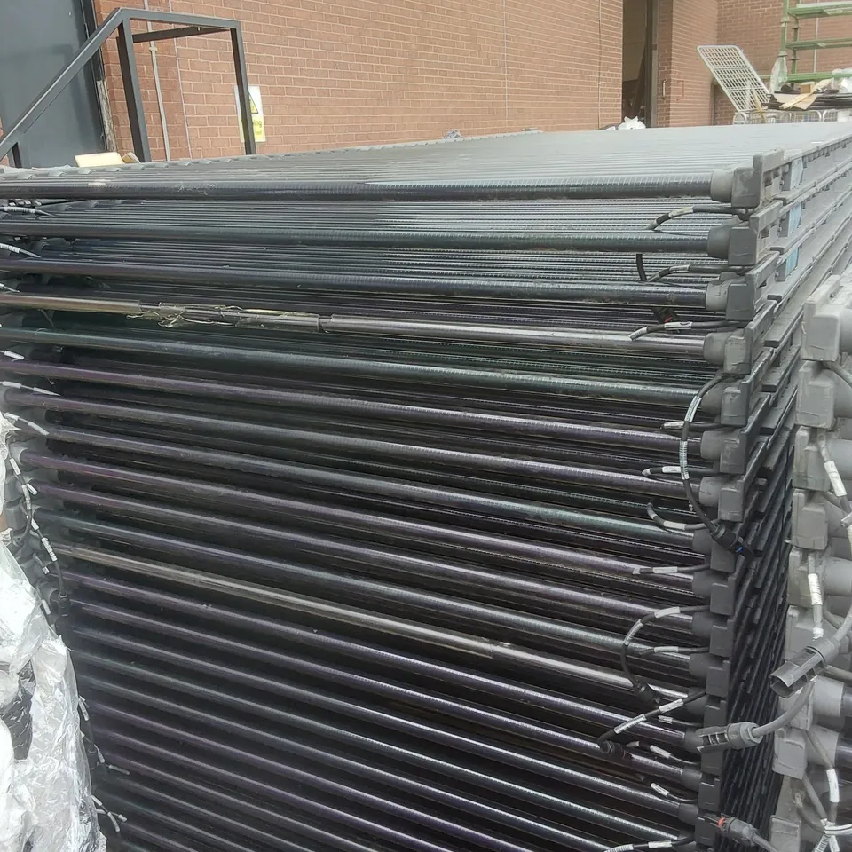 PALLET CONTAINING A VERY LARGE QUANTITY OF SOLAR PANELS