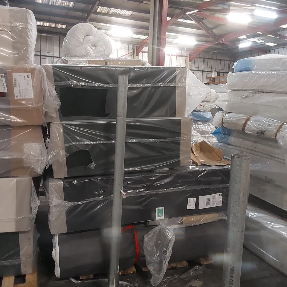 PALLET CONTAINING 4x ASSORTED DIVAN BASES, 1x HEADBOARD, 2x MATTRESSES AND ASSORTED BEDDING
