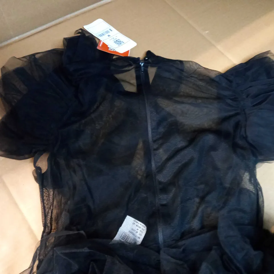 DESIGNER MESH/NET DETAILED STATEMENT OCCASION/EVENING DRESS - MEDIUM