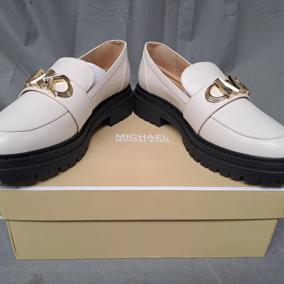 BOXED PAIR OF MICHAEL KORS PARKER LUG LOAFERS IN CREAM US SIZE 8M