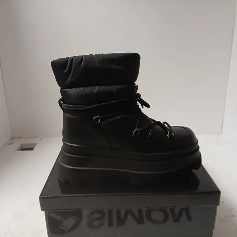 BLACK PLATFORM BOOTS WITH LACE-UP FRONT – WOMEN'S SHOES UK 5