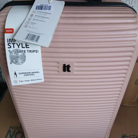IT PINK HARD-SHELL SPINNER SUITCASE – 4 WHEELS, TAG ATTACHED