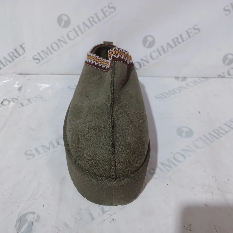 BOXED PAIR OF DESIGNER PLATFORM SLIP-ON SHOES IN OLIVE EU SIZE 40