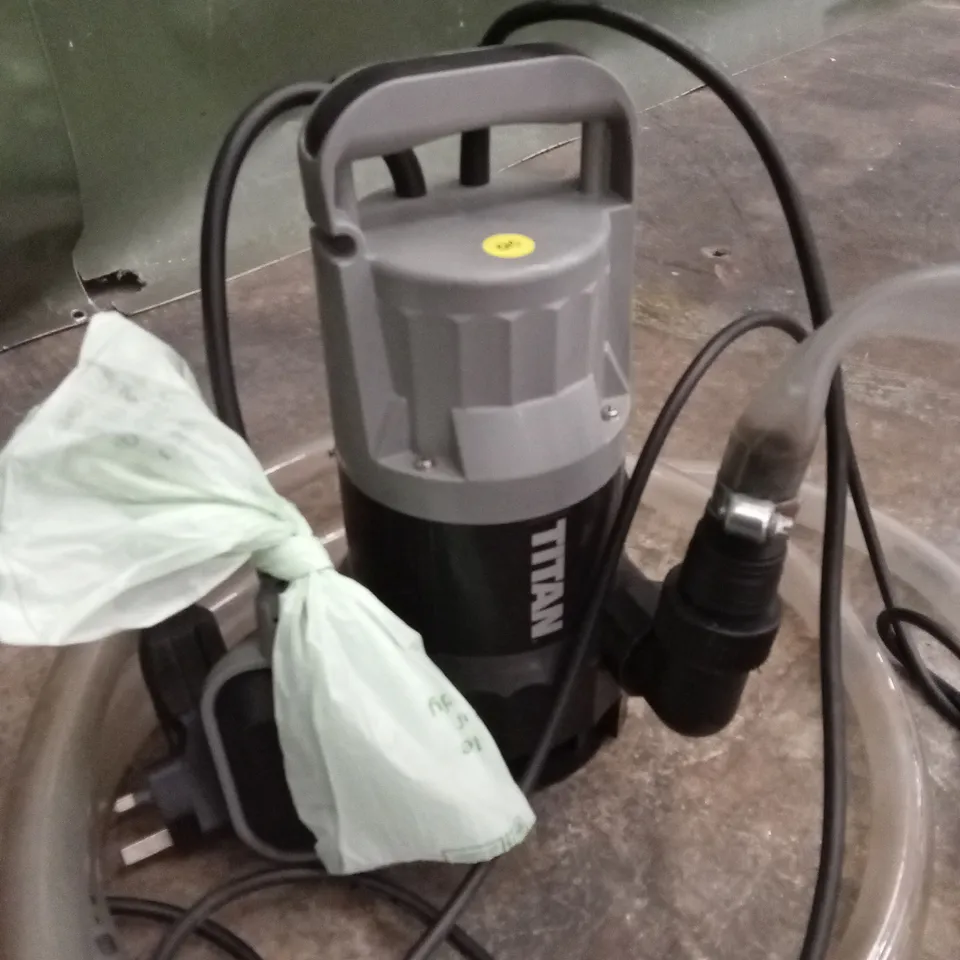 TITAN TTB583PMP 400W SUBMERSIBLE DIRTY WATER PUMP