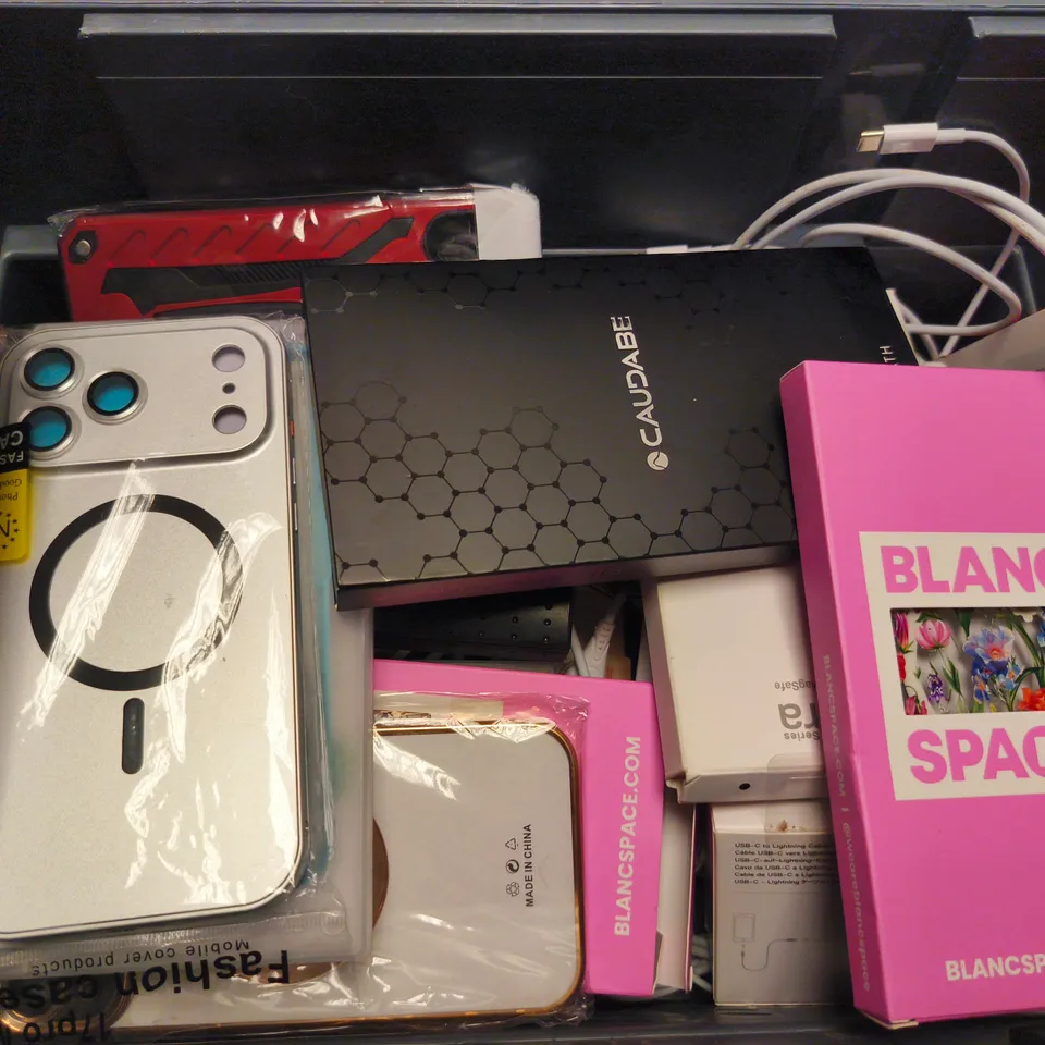 APPROXIMATELY 15 ASSORTED MOBILE PHONE ACCESSORIES TO INCLUDE POWER BANKS, CASES AND CHARGE CABLES