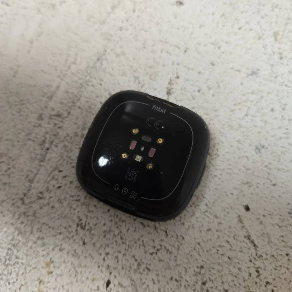 FITBIT VERSA 4 GRAPHITE