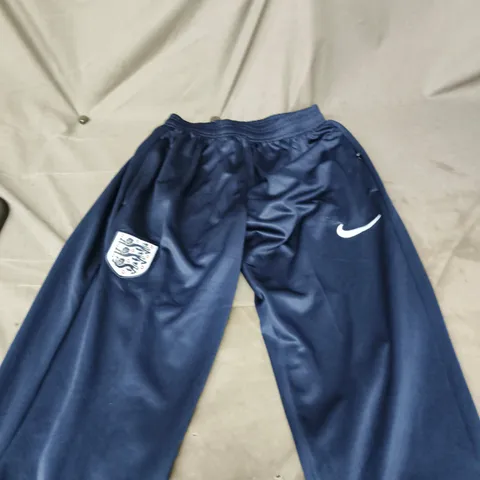 NIKE ENGLAND FOOTBALL TEAM NAVY TRACK PANTS – MEN'S, SIZE M