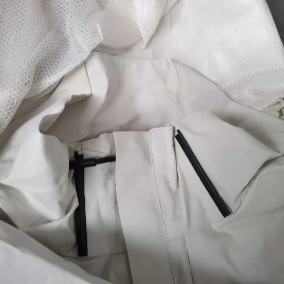 WHITE OUTDOOR SHELL JACKET WITH ZIP POCKETS 