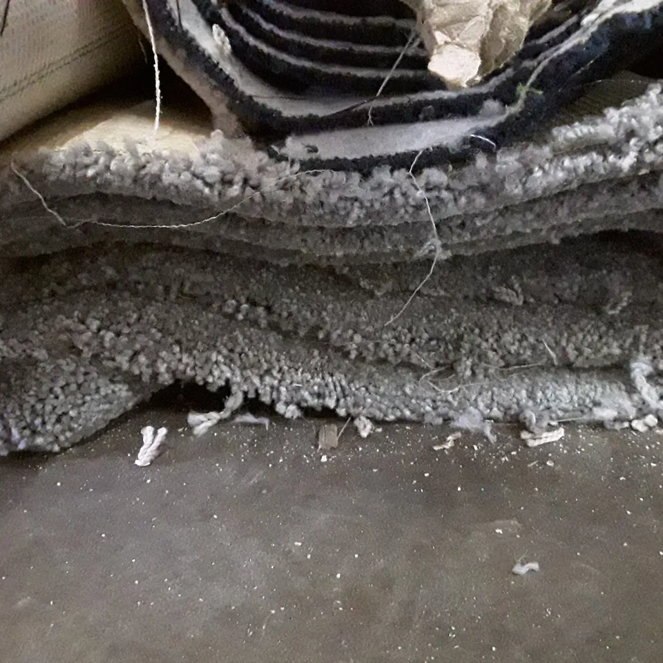 ROLL OF QUALITY GREY CARPET