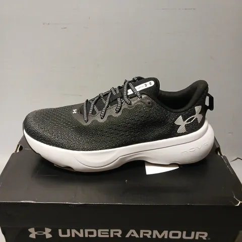 BOXED PAIR OF UNDER ARMOUR UA INFINITE MEN'S TRAINERS, BLACK - SIZE UK 8