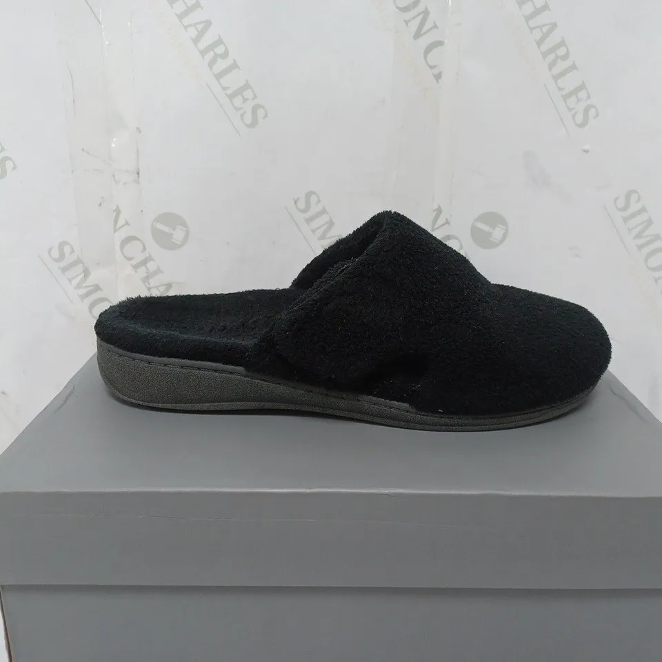 BOXED PAIR OF VIONIC TERRY SLIPPERS IN BLACK SIZE 6