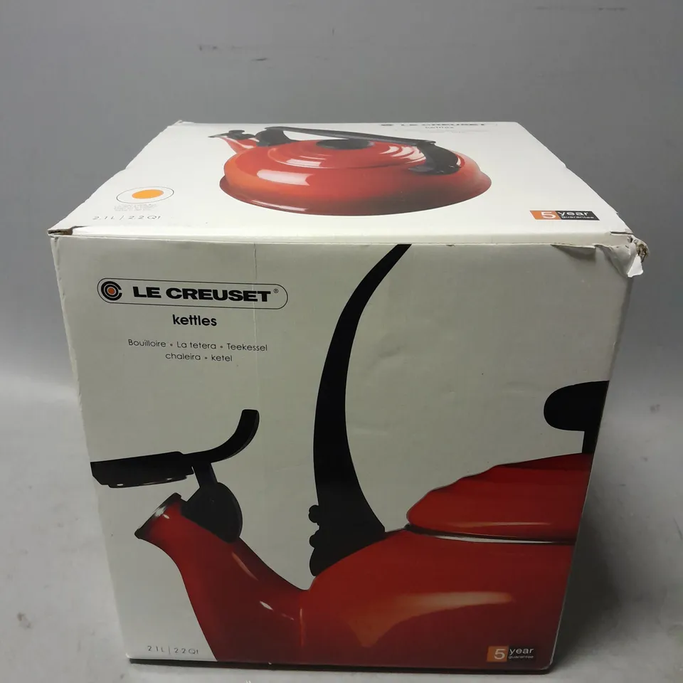 BOXED LE CREUSET KETTLES IN ORANGE 