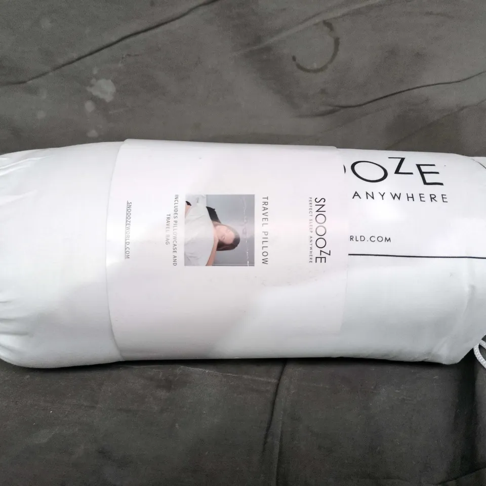 SNOOZE ANYWHERE TRAVEL PILLOW – WHITE, ROLLED PILLOWS
