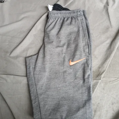 NIKE DRI-FIT JOGGERS – GREY, SIZE M