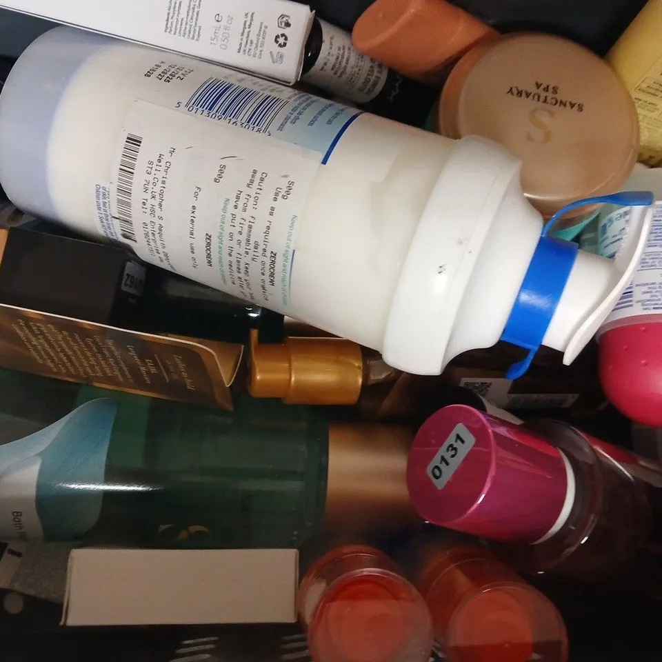 APPROXIMATELY 20 ASSORTED COSMETIC ITEMS INCLUDING VARIOUS MAKES AND BRANDS - COLLECTION ONLY