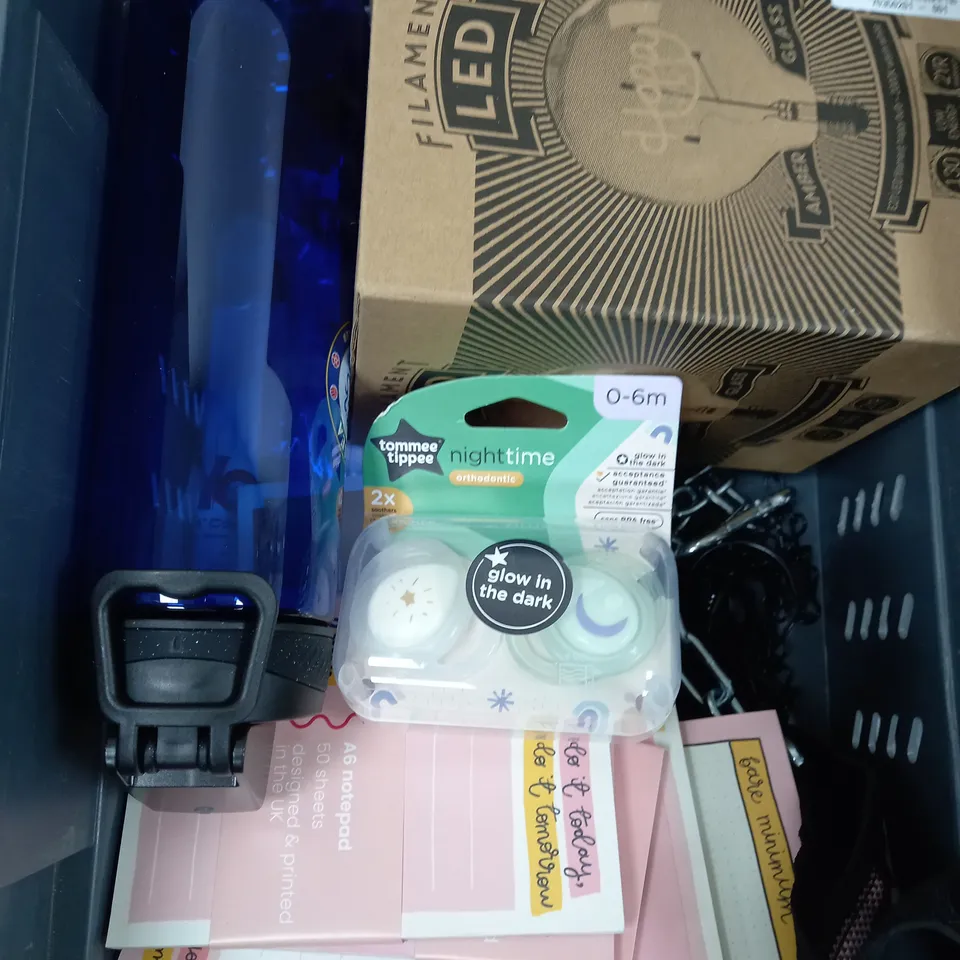 BOX OF APPROXIMATELY 10 ASSORTED ITEMS TO INCLUDE - CHELSEA BOTTLE, FILAMENT LED, DUMMY ETC