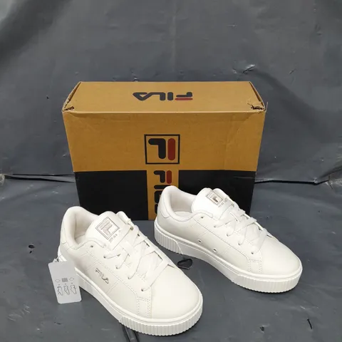 BOXED PAIR OF FILA PANACHE LOW TRAINER -WHITE - CHILDRENS 13 