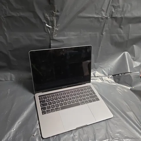 APPLE MACBOOK PRO (A1706)