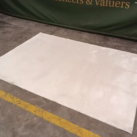 QUALITY DESIGNER AREA RUG - APPROXIMATELY 228CM X 160CM