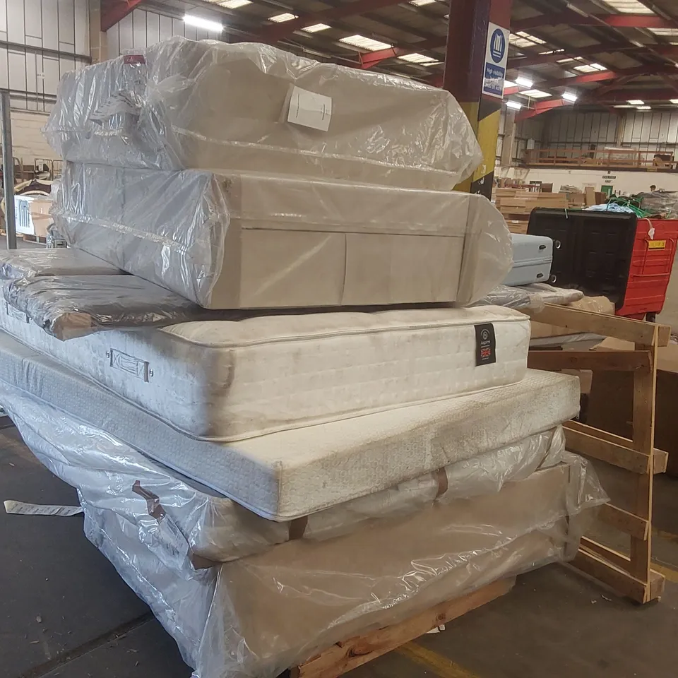 PALLET CONTAINING APPROXIMATELY 4 DIVAN BASE PARTS, 2 HEADBOARDS, 3 MATTRESSES