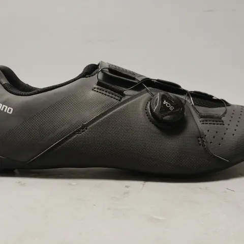 BOXED PAIR OF SHIMANO DYNALAST RC3 ROAD CYCLING SHOES IN BLACK EU SIZE 45