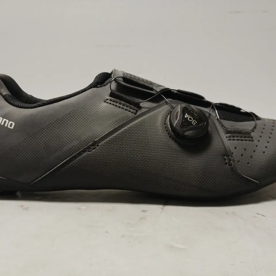 BOXED PAIR OF SHIMANO DYNALAST RC3 ROAD CYCLING SHOES IN BLACK EU SIZE 45