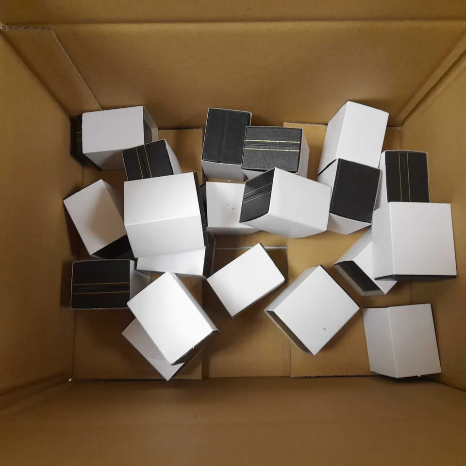 LOT OF APPROX 18 JEWELLEY BOXES