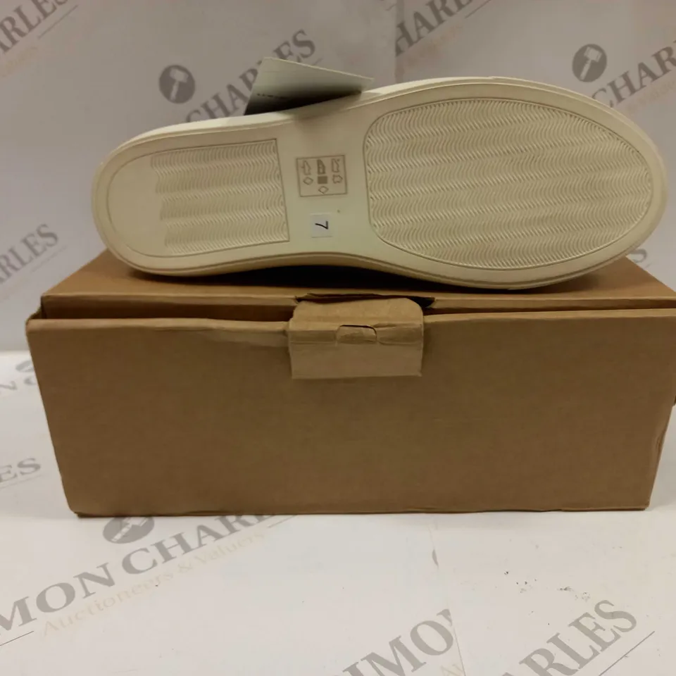 BOXED PAIR OF MAISON DE NIMES LEATHER ZIP SIDE TRAINERS IN BLACK - SIZE 7