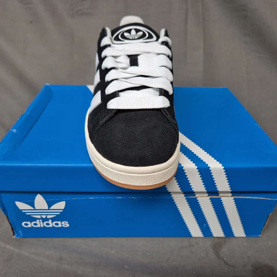 BOXED PAIR OF ADIDAS CAMPUS 00S SHOES IN BLACK/WHITE UK SIZE 9